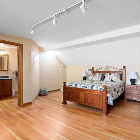 4 bed house on the shore of Lake Michigan