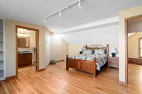 4 bed house on the shore of Lake Michigan