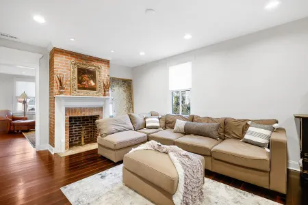 Royal Heritage Home @ Historic Leesburg