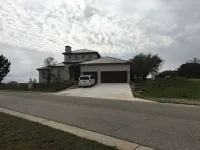 Spacious 4-bedroom house in charming Horseshoe Bay with AC, WiFi