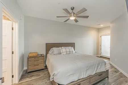 Amazing Lakefront 4 bedroom luxury Condo with large deck at Bridges Bay Resort