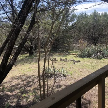 Cedar Ridge Log Cabin on 14 acres - Pet Friendly!
