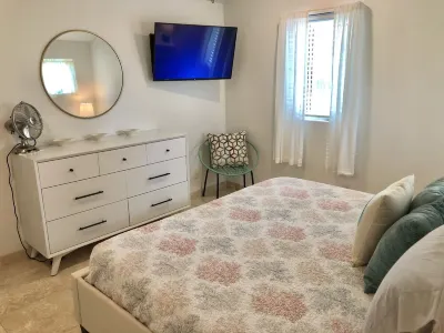 Cozy coastal cottage in Goodland