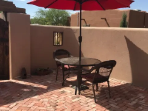 Charming Casita in historic Town of Mesilla,  NM  2392 Calle de Parian โรงแรมในMesilla