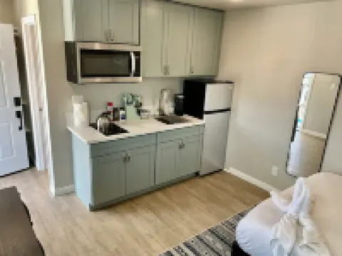 New Remodeled Upstairs Apartment Central El Cajon with AC