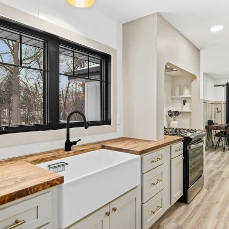 Quiet Rural Escape – Updated Home on 2 Acres w/ Fire Pit Отели в г. Гудхью