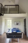 "The Primm Loft" Private, Spacious, Clean & New