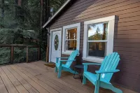 Peaceful Redwood Hideaway - Hot Tub, Hammock, Walk to Russian River and Downtown Hotels in Sonoma County
