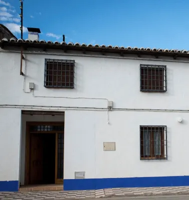 Casa Besana is an old farmhouse renovated in La Mancha toledana. 콘수에그라 성 주변 호텔