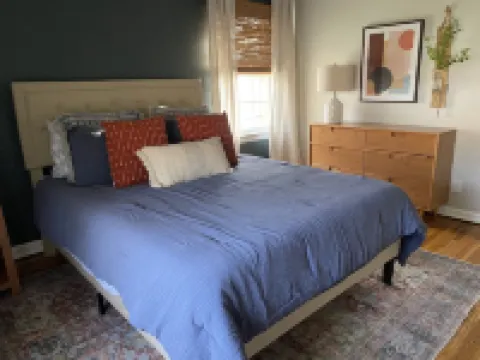 Cheerful quaint home in prime Tulsa area.