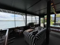 Waterfront Paradise with  NEW Jacuzzi Spa!