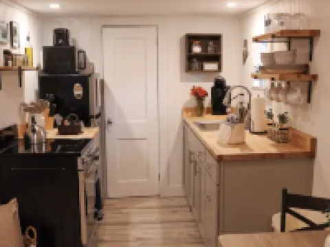 NEW MaineStay Cottage #3 Full Kitchen + Fireplace in Hampden/Bangor 漢普登酒店