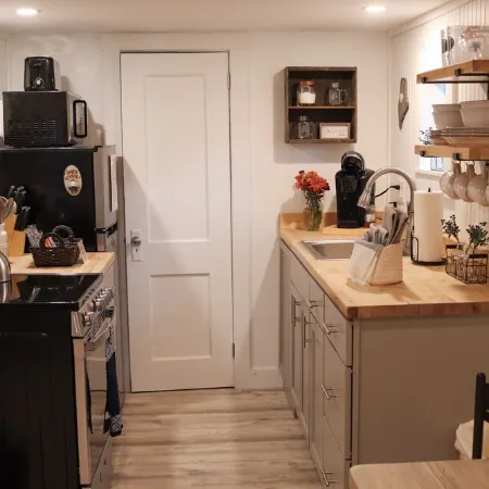 NEW MaineStay Cottage #3 Full Kitchen + Fireplace in Hampden/Bangor