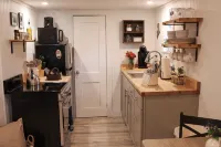 NEW MaineStay Cottage #3 Full Kitchen + Fireplace in Hampden/Bangor