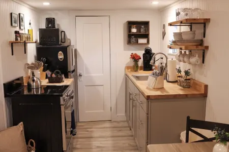 NEW MaineStay Cottage #3 Full Kitchen + Fireplace in Hampden/Bangor