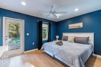 Serene Pool Oasis w/ put put golf in central location