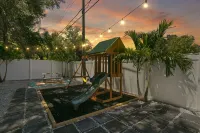 5 min Beaches~Mini Golf~Pool Table~Pets~KING BED +