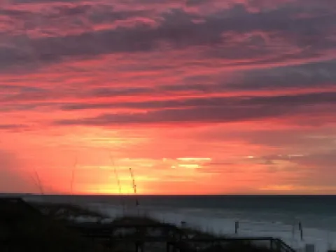 5 Bedroom/3 Bath Emerald Coast Beach Cottage in gated resort community