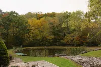 Cozy Cabin by the Slopes - Minutes to the Wisp & Lake! Fire Pit - Hot Tub - Pool