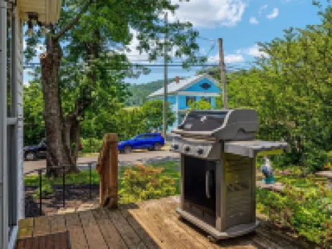 Historical cottage in the town of Paris Hotels in Fauquier County