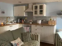 One bedroom, indoor fireplace. Right beside beach. Hotels in Burntisland