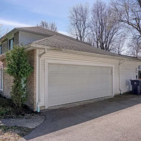 Luxurious, comfortable pool home in Buffalo, minutes from Niagara Falls