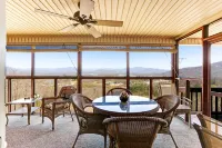 Escape to Lake Chatuge! Stunning views of the mountains and lake!