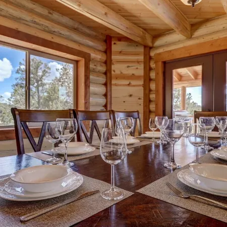 Gorgeous 5 Bedroom Log Cabin for your ALL YEAR relaxation by Zion National Park
