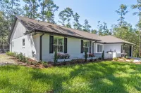 Charming 4-Bed 2.5 Bath Modern Home on 5 Acres. Pond, Trails, Wildlife. Sleeps 8