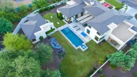 Beautiful Estate with a relaxing patio, pool, hot tub, billiards, & more! Hotels near Phoenix Bat Cave
