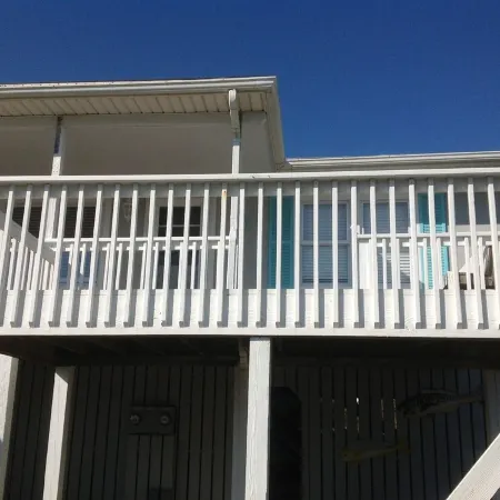 Prime Location 2nd row!!! Beautiful beach views from the deck!!