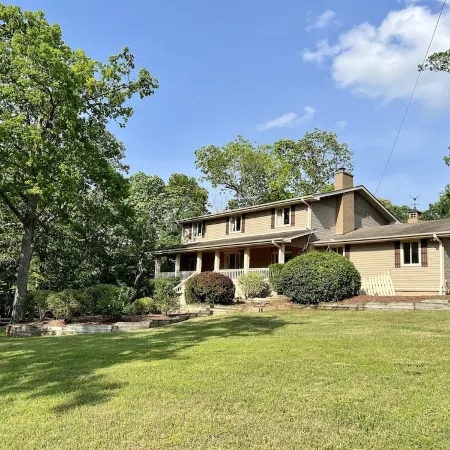 Guest House w/ Pool and Hot Tub! 10min away from Lake Norfork!