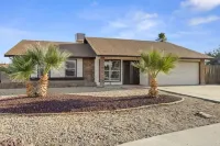 Large Pool, Near State Farm Stdm and Many Entertainment Districts! Hotel in zona Challenger Space Center