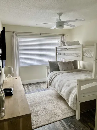 A rental that lets you live like a local – only better. Отели рядом с достопримечательностью «Oasis Beach»