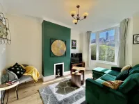 Stylish semi detached 3 bed home with garden