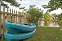 Remodeled Lake Front Pool Home! Sleeps 13! Bring dogs and kids!