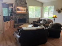 Spacious 3B/2BA house w/ fenced yard+mountain view Hotels in Hailey