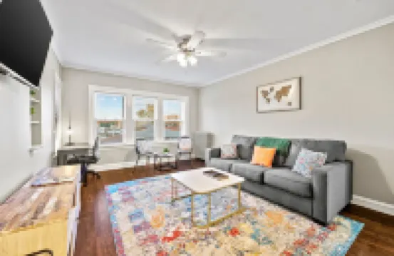 Spacious APT/Comfy Bed/Free Parking/22mins to ORD&MDW