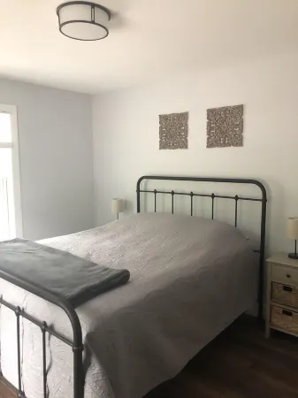 Arbor Pines - Vacation near downtown Glen Arbor Отели в г. Глен Арбор Тауншип