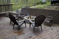 Amazing Cabin w/Firepit, Gametable, Hot Tub, Wifi, Cable