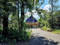Pet friendly house with firepit, indoor fireplace, game room, ping-pong, & BBQ