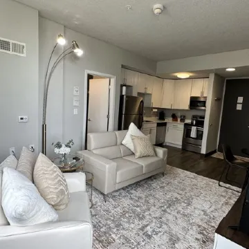 Boho Loft / Skyline View / Walk to Arena Events