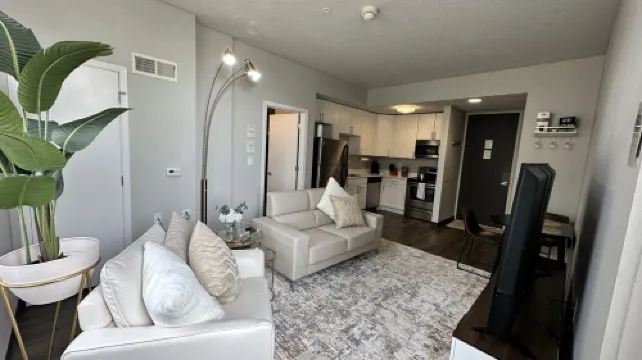 Boho Loft / Skyline View / Walk to Arena Events