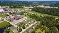 2BR/2Bth, walking to Holiday World. Outdoor grilling area. Family Friendly!!