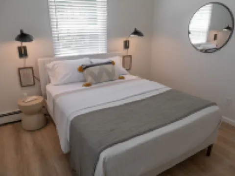 Luxe Waterfront Retreat w/ Infrared Sauna & Red Light. Near New Paltz Hotels in Shawangunk