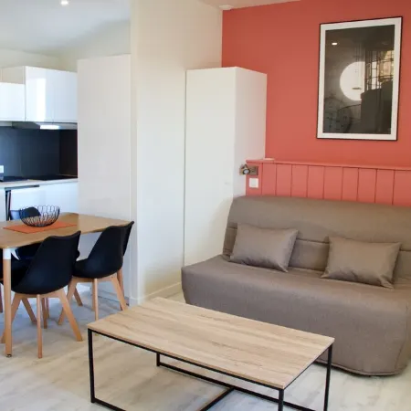 Superbe Appartement 2/4 Personnes au Centre de L'île D'oléron Отели в г. Сен-Пьер-д'Олерон