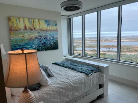 Palisades Palms 11th Floor Upscale 2 Bedroom Unit with Bay Views