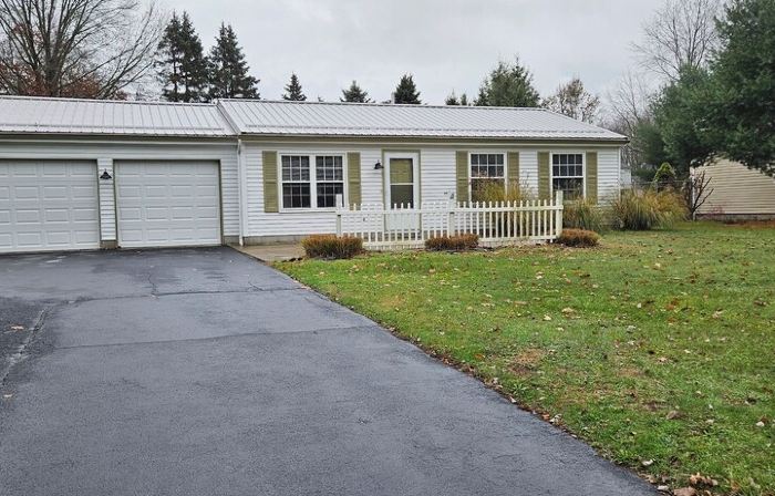 The Ranch on Raccoon with AC, wifi, deck, 2 car garage -near Avalon Grand Resort