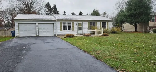 The Ranch on Raccoon with AC, wifi, deck, 2 car garage -near Avalon Grand Resort