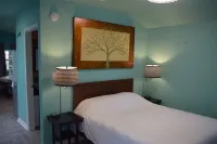 Cozy Cabin on the Water -Full Access Hotels near Cherry's Designs